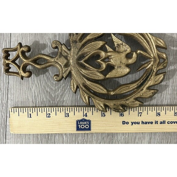 Vintage Cast Iron Trivet Eagle And Heart Americana Gold Tone Country Cottage - Picture 5 of 6